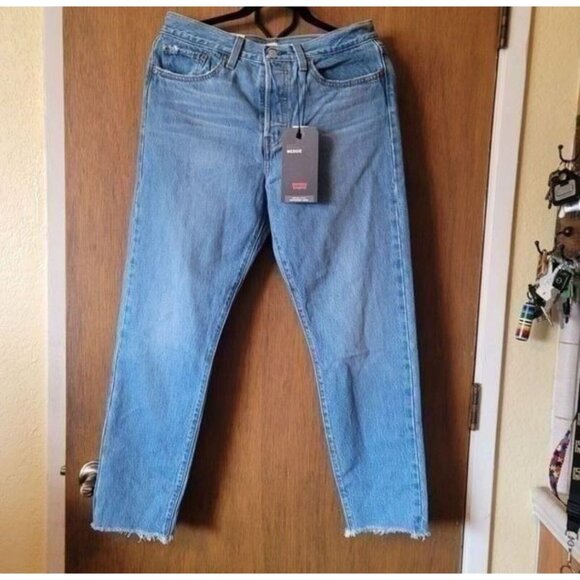 Levi's Premium Wedgie Jeans Size 30 Straight Fit Raw Hem Button Fly High Rise - Picture 2 of 12